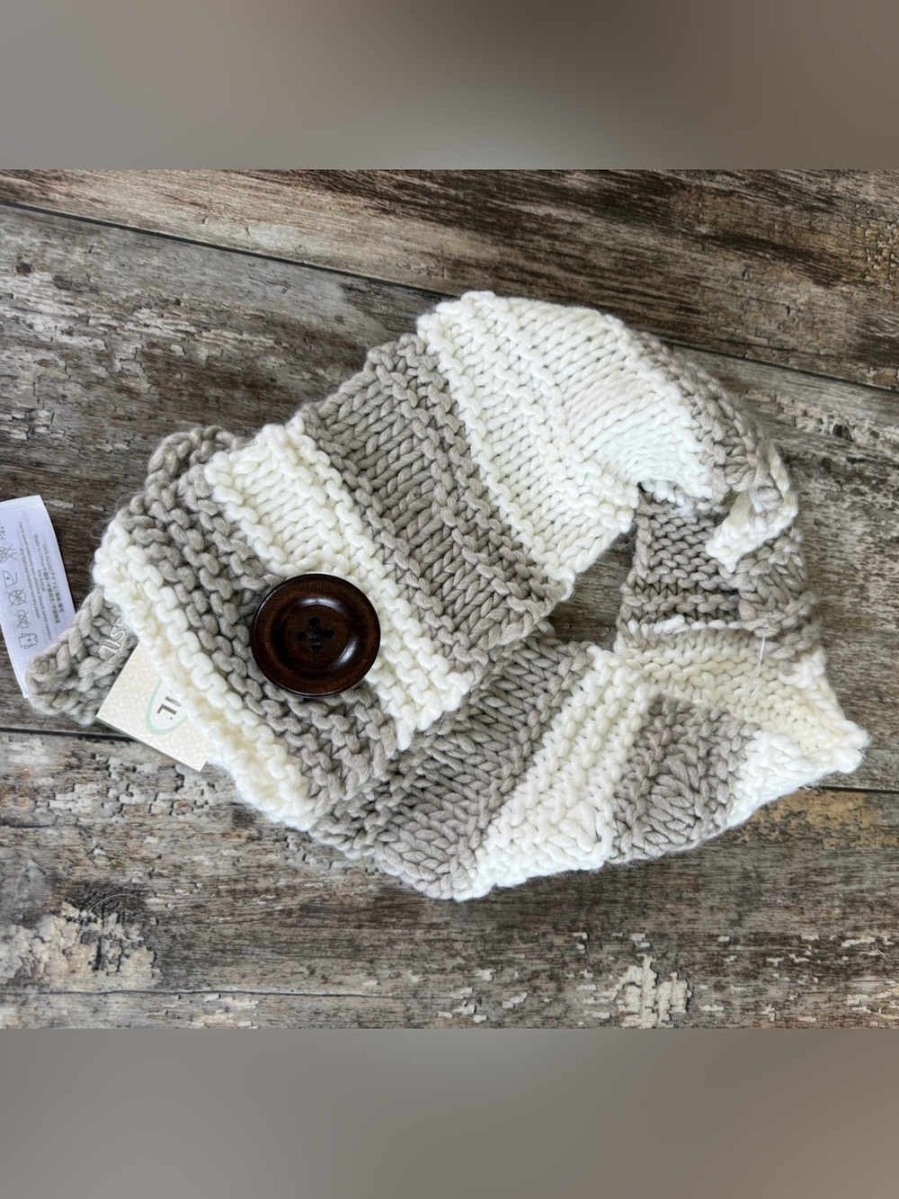 2 for $20 sale: NWT Fossil Charlotte gray white Chunky Knit Button cowl Scarf